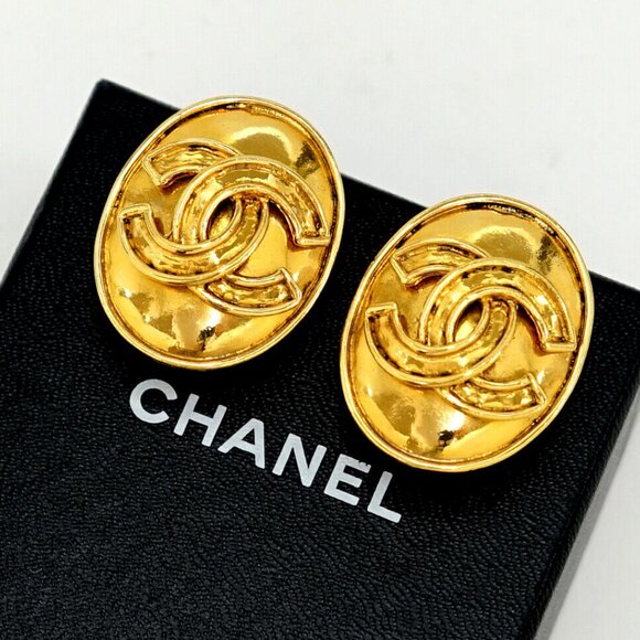 CHANEL CC Logos Oval Clip-On Earrings Gold Tone 94P Auth w/Box 22030 - Picture 1 of 5